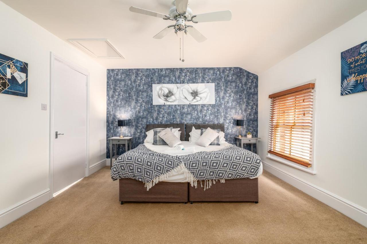 Spacious Contractor House For Large Groups - Private Parking Нортхемптон Экстерьер фото